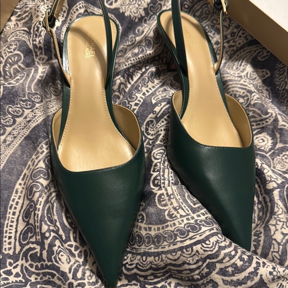 Elegant Green Slingback Heels - Picture 1 of 6